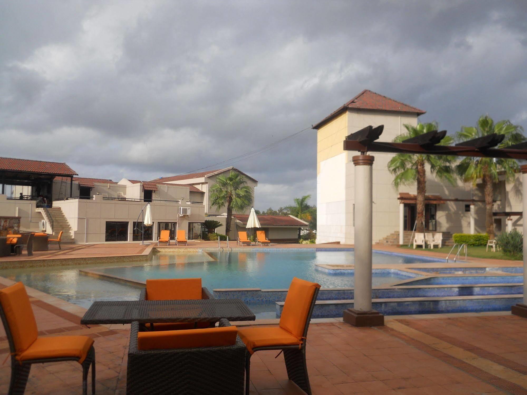 Cotton County Club And Resort Hubli Exterior foto
